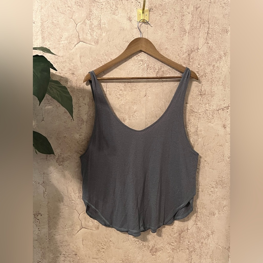 Lululemon Gray Seek The Heat Women's Top
